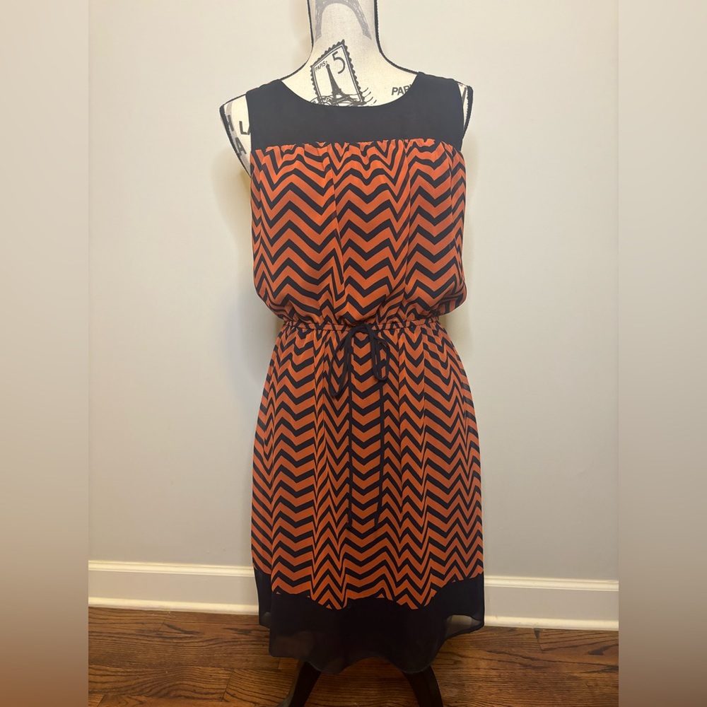 Enfocus Studio-Chevron Pattern. Orange and navy blue. Size 6